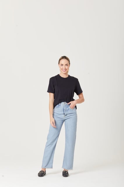 uniforme-preto-com-jeans-683x1024