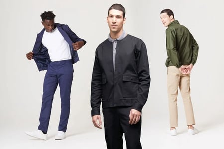 Três homens vestindo diferentes modelos de jaqueta masculina.