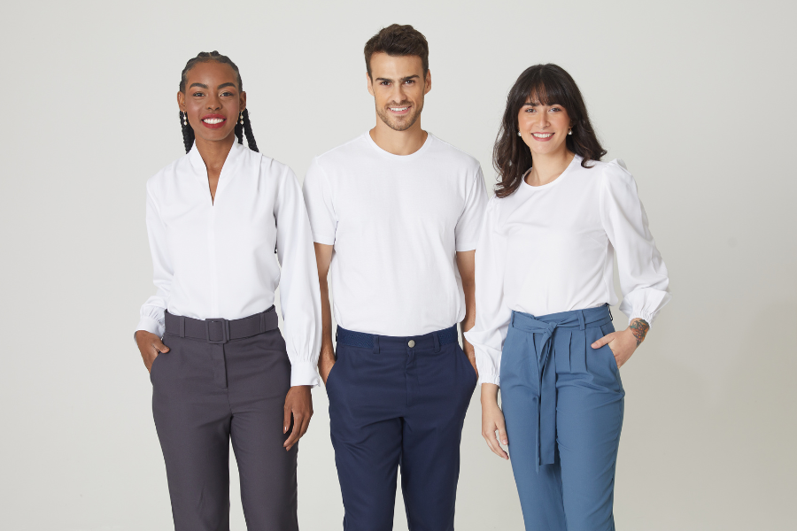 Uniforme Administrativo: Qual o ideal para o ambiente casual e formal?