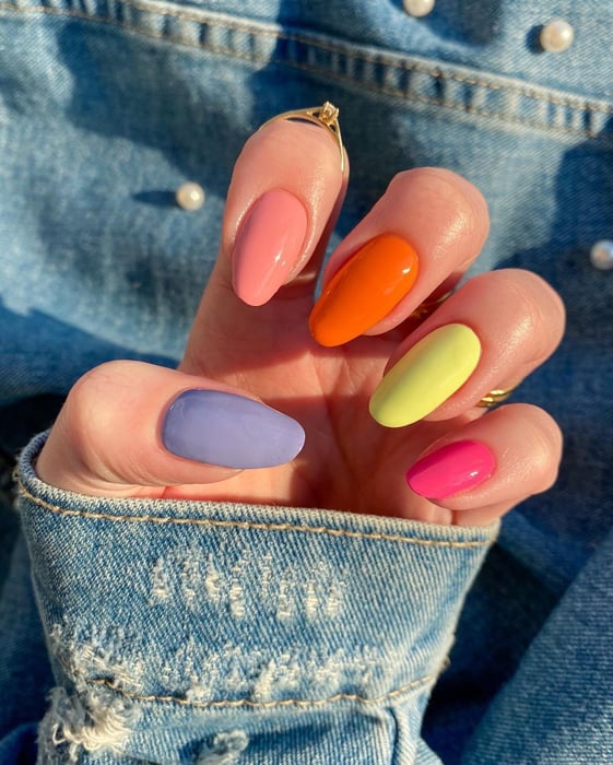 As cores de esmalte tendência do verão