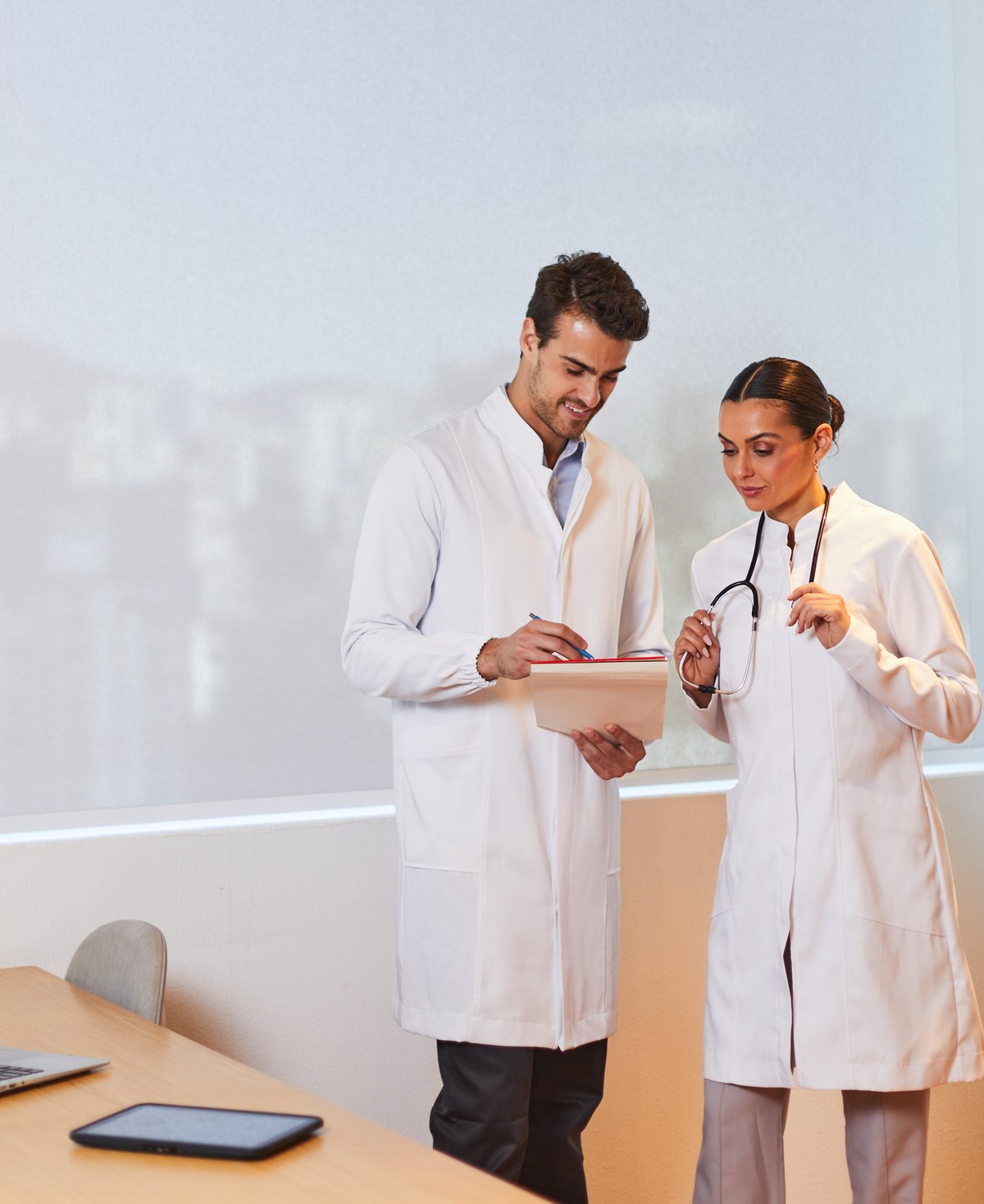 uniforme-hospital-médicos-batas de laboratorio