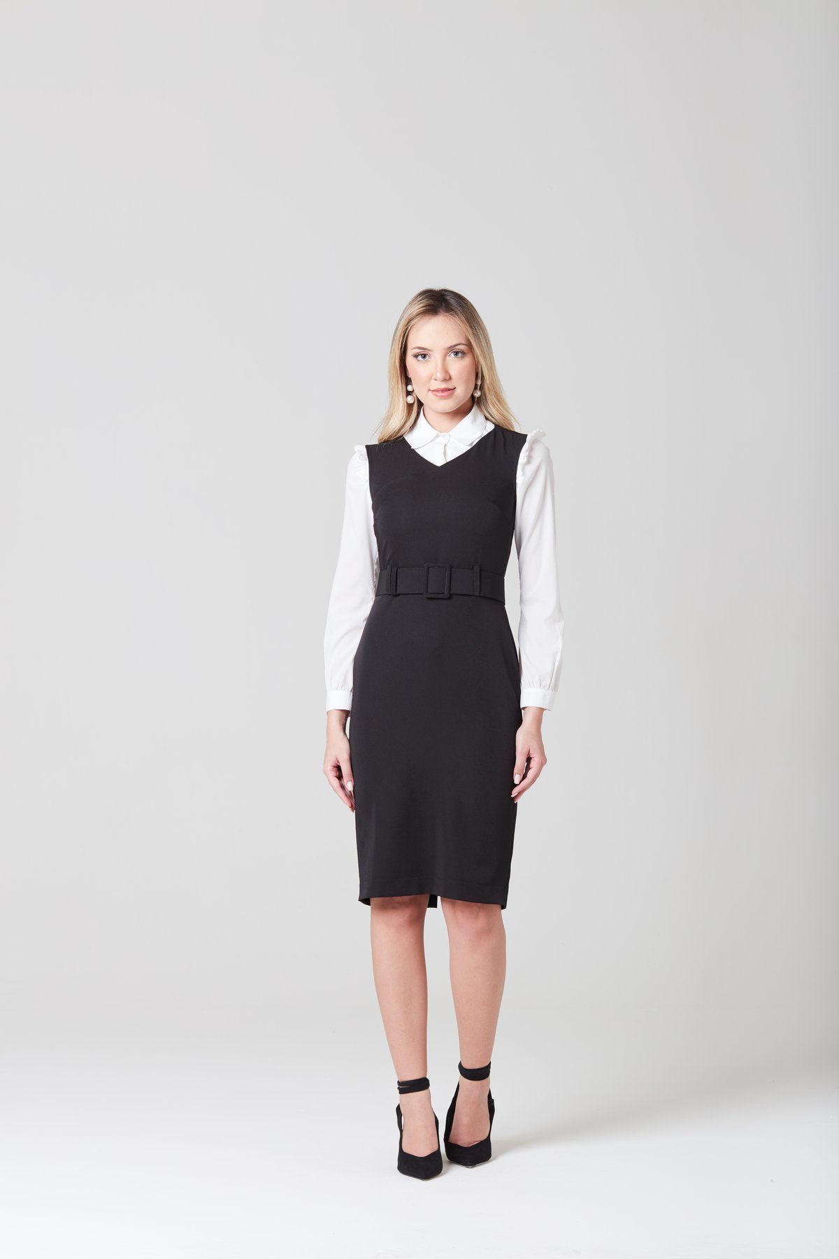 ropa-para-abogadas-vestido-negro-con-camisa