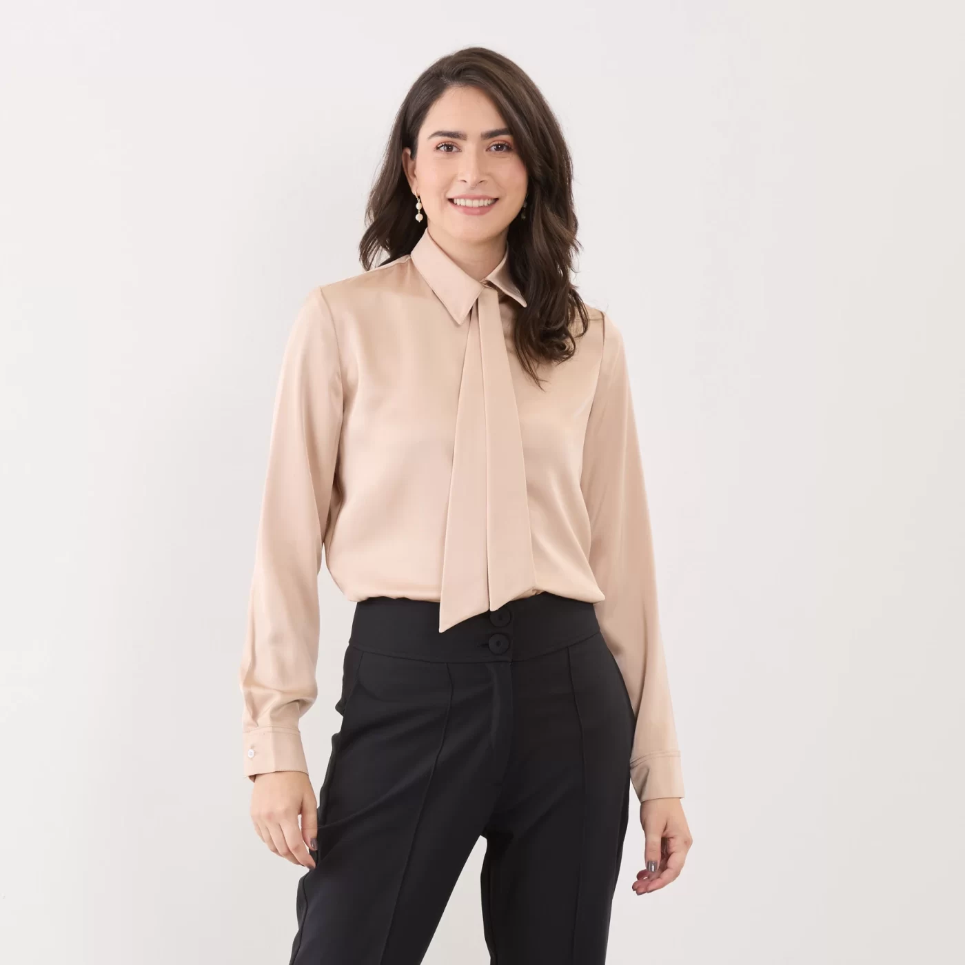 Blusa com Gravatinha: uma releitura leve e feminina da gravata 