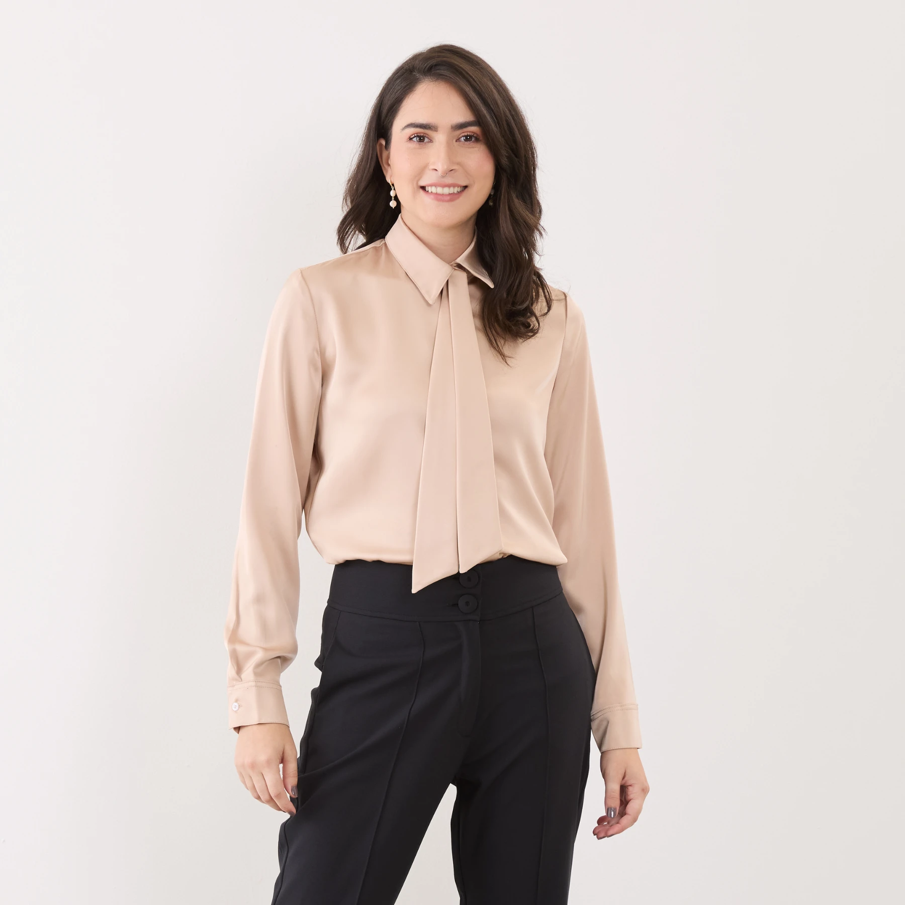Blusa com Gravatinha: uma releitura leve e feminina da gravata 